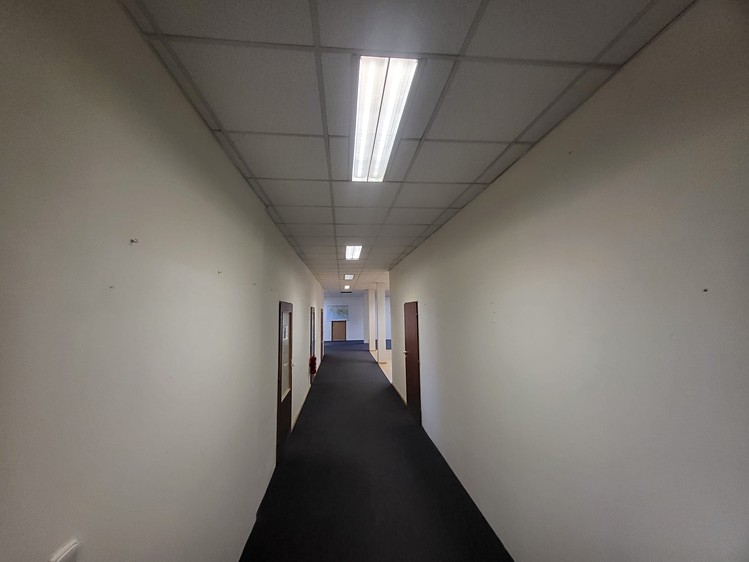 Pronájem kanceláře 350 m² - foto 2
