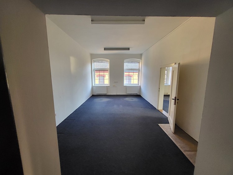 Pronájem kanceláře 350 m² - foto 1