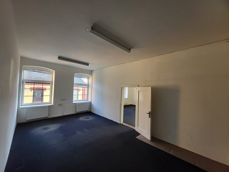 Pronájem kanceláře 350 m² - foto 5