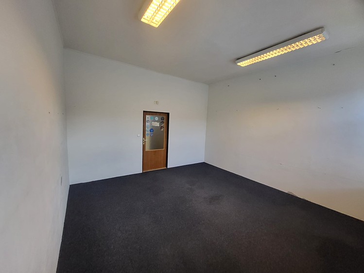 Pronájem kanceláře 350 m² - foto 6