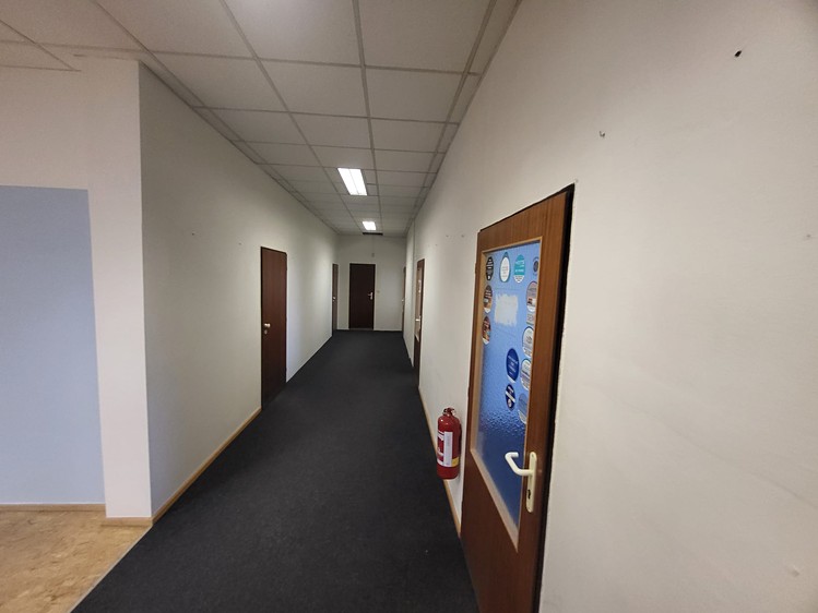 Pronájem kanceláře 350 m² - foto 8