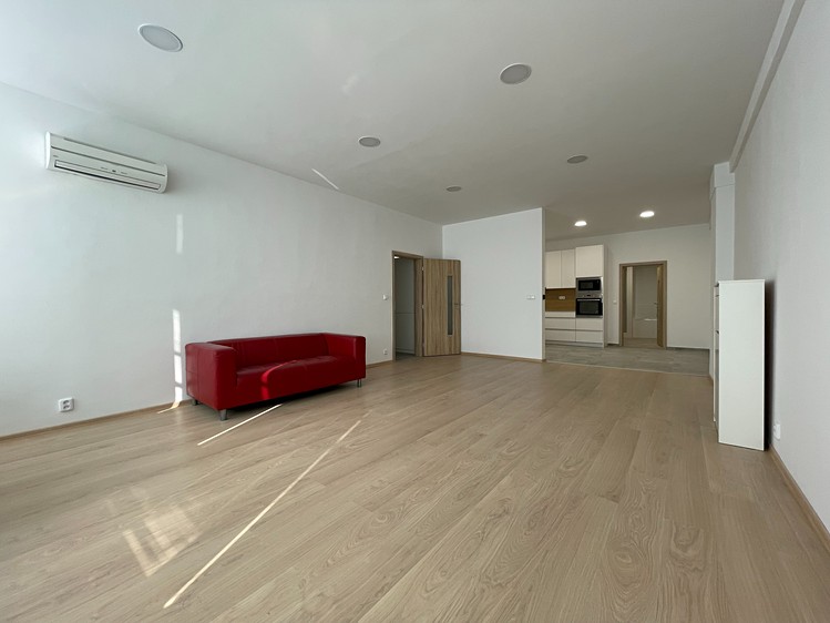 Pronájem kanceláře 87 m² - foto 1