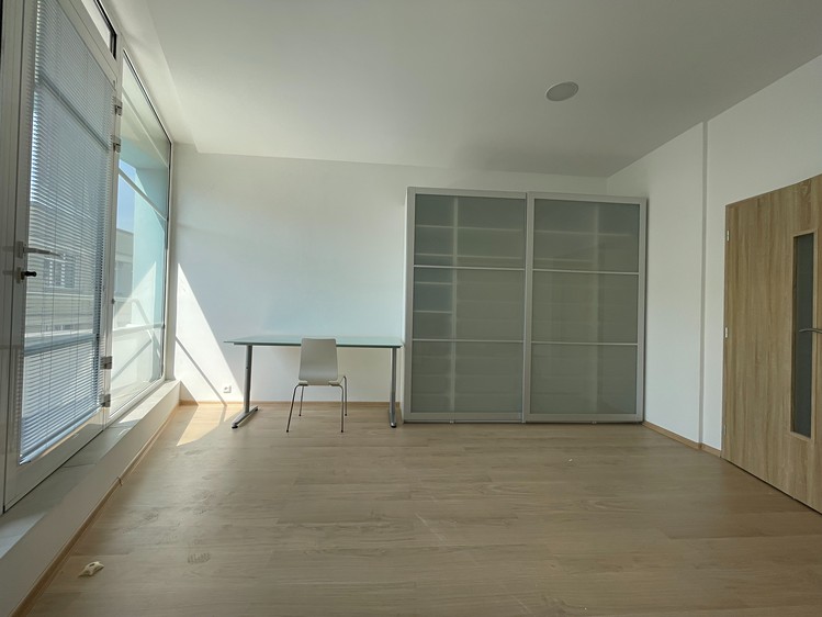 Pronájem kanceláře 87 m² - foto 7