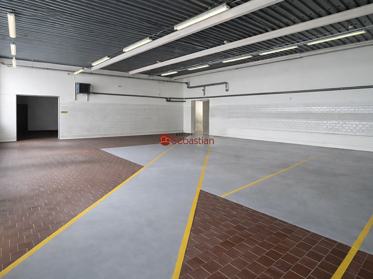 Pronájem výrobní haly, prostoru 1 930 m² - foto 3