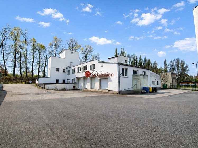 Pronájem výrobní haly, prostoru 1 930 m² - foto 2