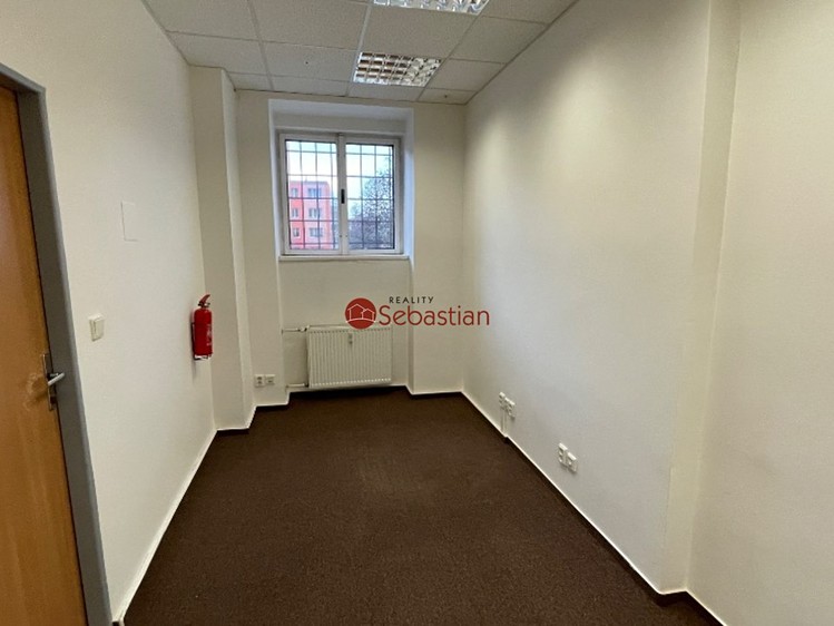 Pronájem kanceláře 184 m² - foto 5