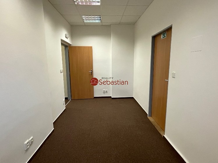 Pronájem kanceláře 184 m² - foto 6
