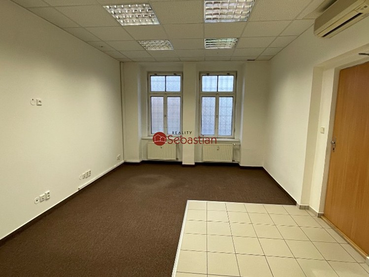 Pronájem kanceláře 184 m² - foto 7