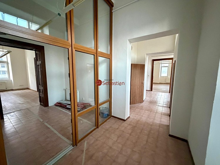 Pronájem kanceláře 182 m² - foto 3