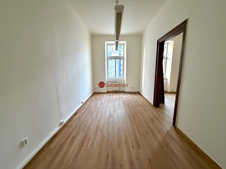 Pronájem kanceláře 182 m² - foto 4
