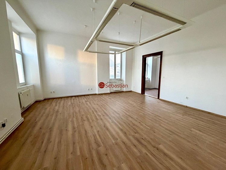 Pronájem kanceláře 182 m² - foto 7