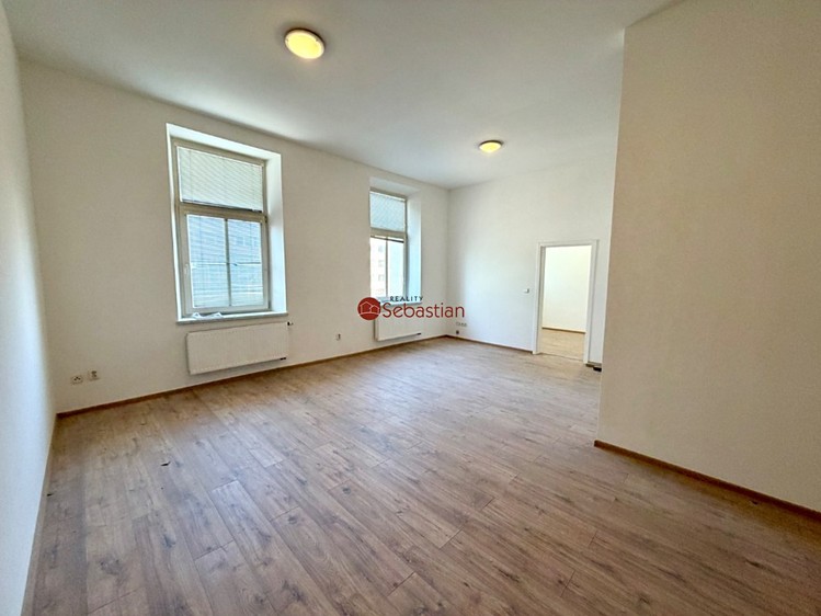 Pronájem kanceláře 71 m² - foto 2