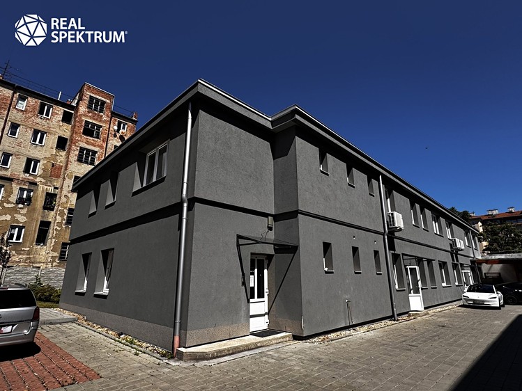 Pronájem kanceláře 125 m² - foto 1