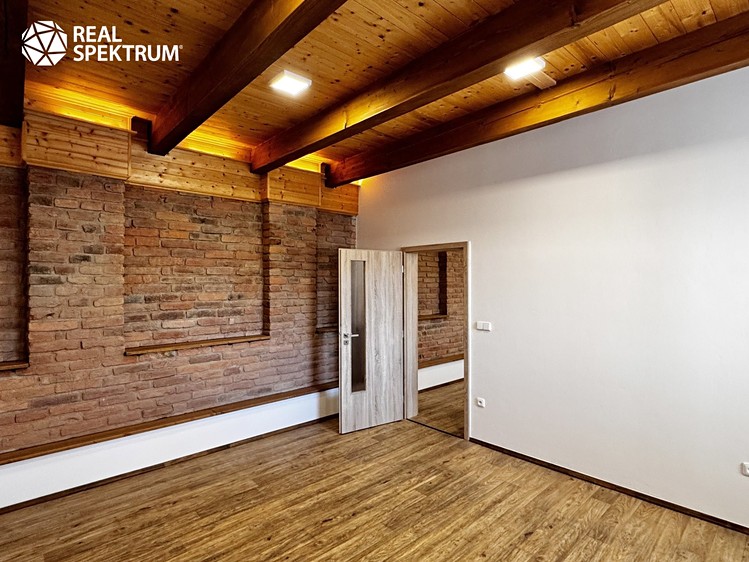 Pronájem kanceláře 125 m² - foto 2