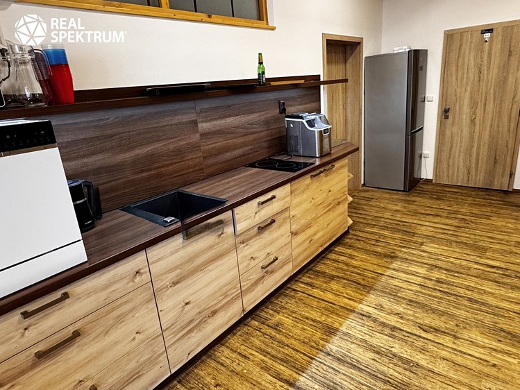 Pronájem kanceláře 125 m² - foto 3