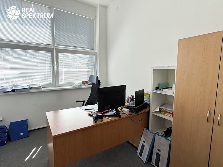 Pronájem kanceláře 54 m² - foto 4