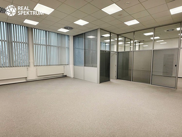 Pronájem kanceláře 100 m² - foto 1