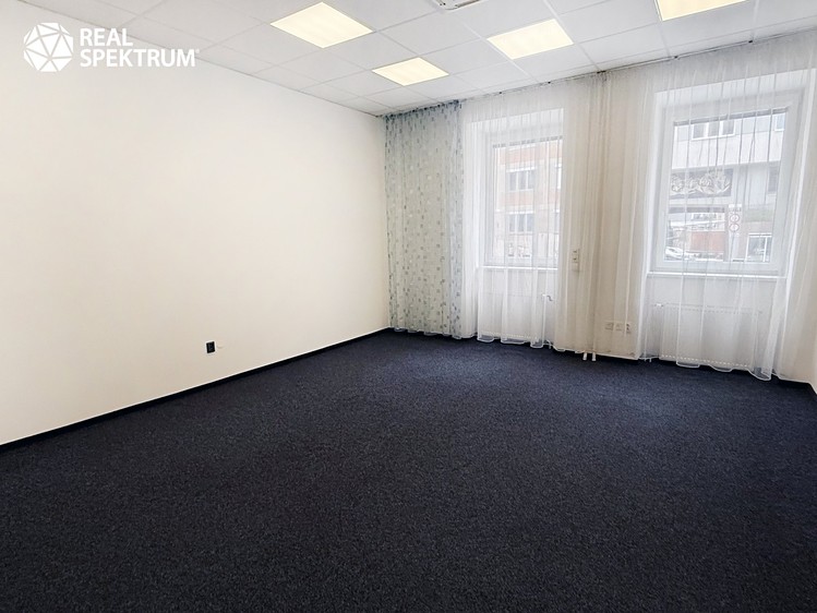 Pronájem kanceláře 89 m² - foto 1