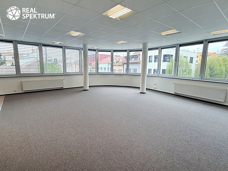 Pronájem kanceláře 100 m² - foto 1