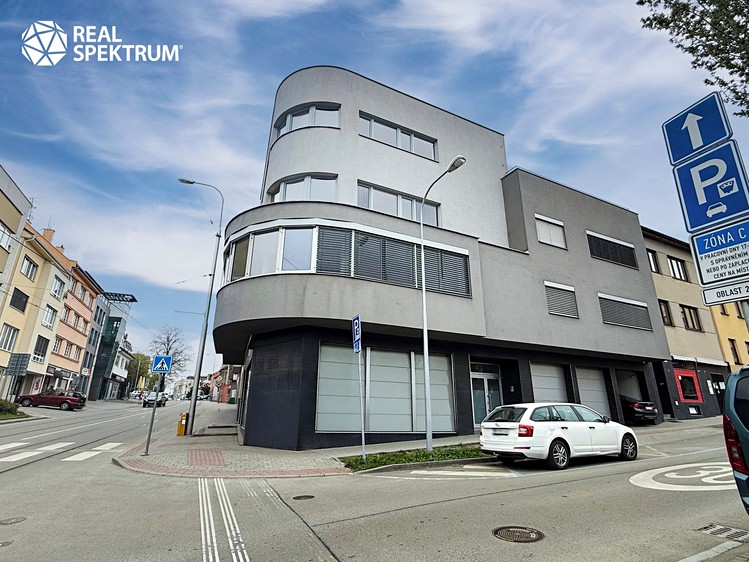 Pronájem kanceláře 100 m² - foto 2