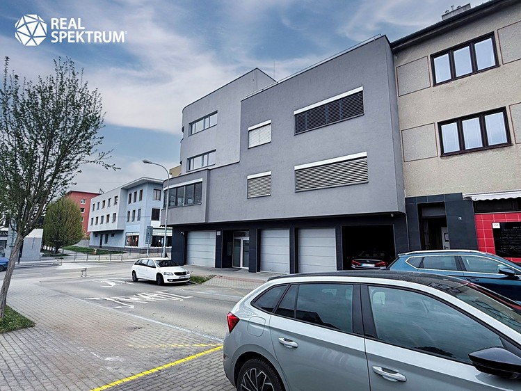 Pronájem kanceláře 100 m² - foto 8