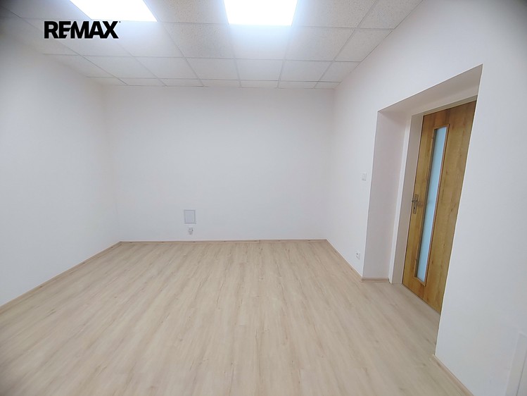 Pronájem kanceláře 88 m² - foto 6