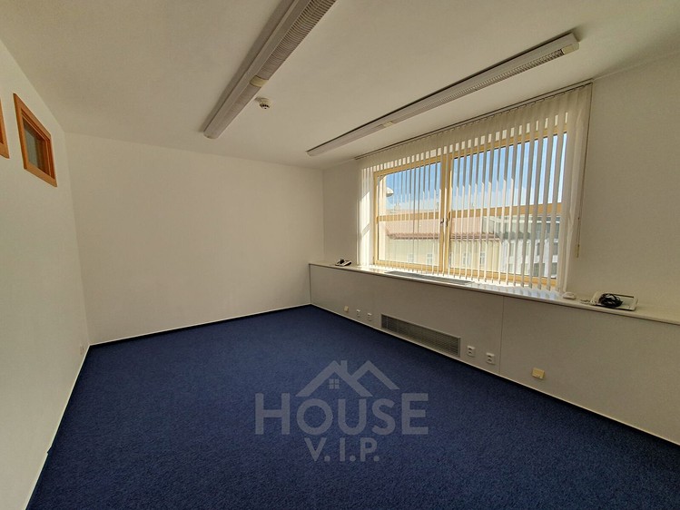 Pronájem kanceláře 65 m² - foto 2