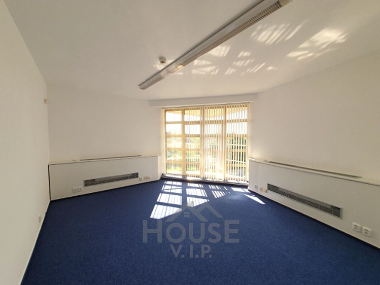 Pronájem kanceláře 65 m² - foto 1
