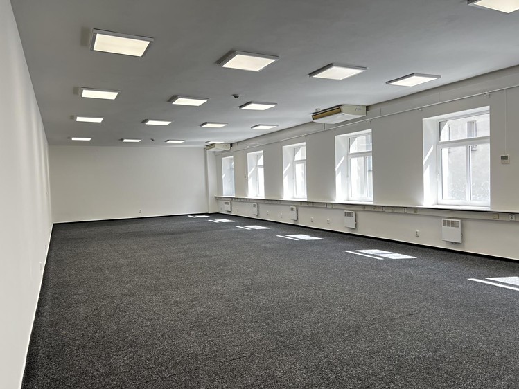Pronájem kanceláře 170 m² - foto 2