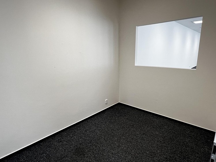 Pronájem kanceláře 170 m² - foto 8