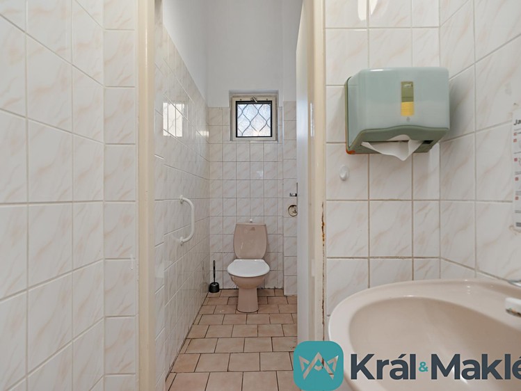 Pronájem kanceláře 97 m² - foto 7