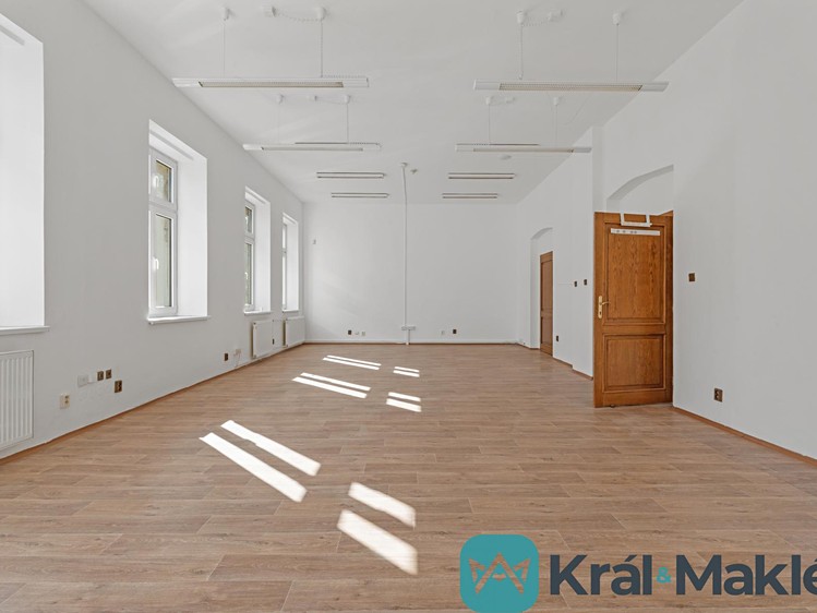 Pronájem kanceláře 100 m² - foto 3