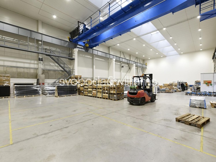 Pronájem výrobní haly, prostoru 1 380 m² - foto 1