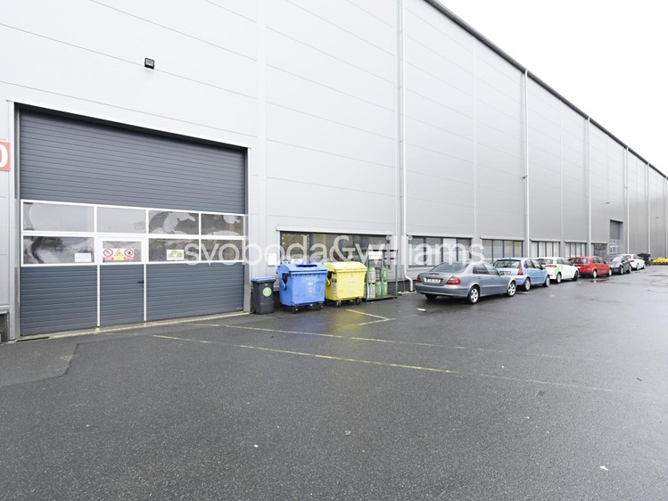 Pronájem výrobní haly, prostoru 1 380 m² - foto 2