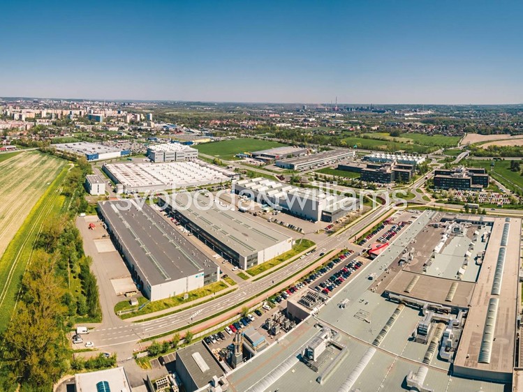 Pronájem výrobní haly, prostoru 1 359 m² - foto 1