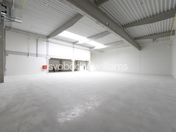 Pronájem skladového prostoru 2 205 m² - foto 2