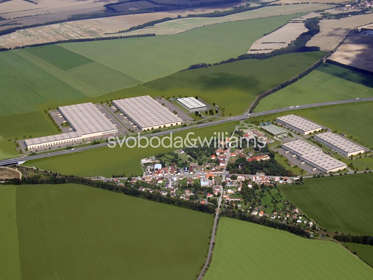 Pronájem výrobní haly, prostoru 6 689 m² - foto 1