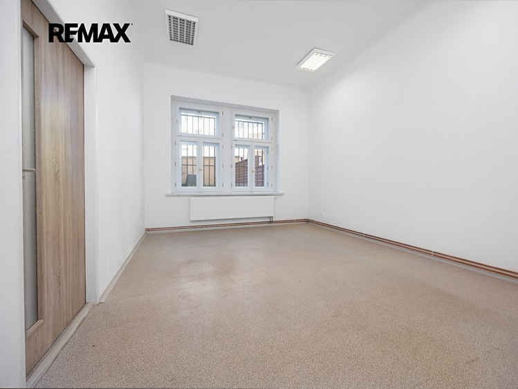 Pronájem obchodního prostoru 73 m² - foto 8
