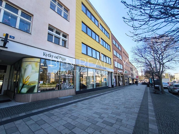 Pronájem obchodního prostoru 55 m² - foto 1