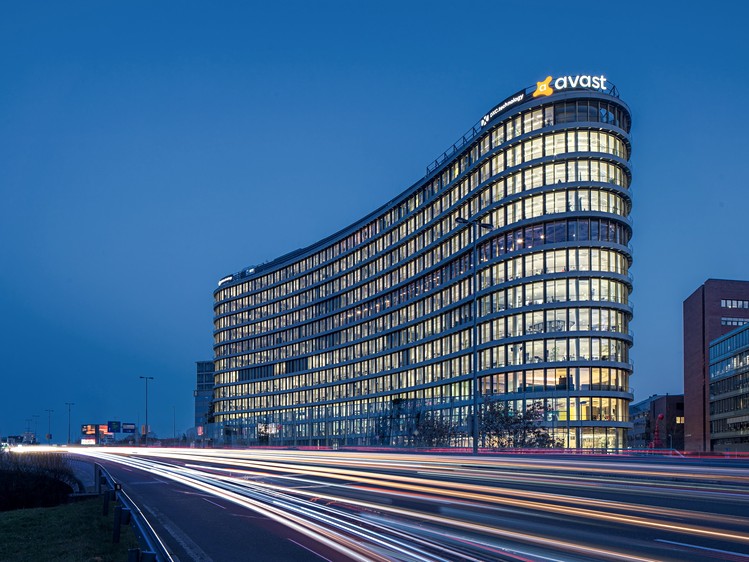 Pronájem kanceláře 2 020 m² - foto 1