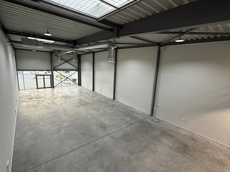 Pronájem obchodního prostoru 395 m² - foto 1