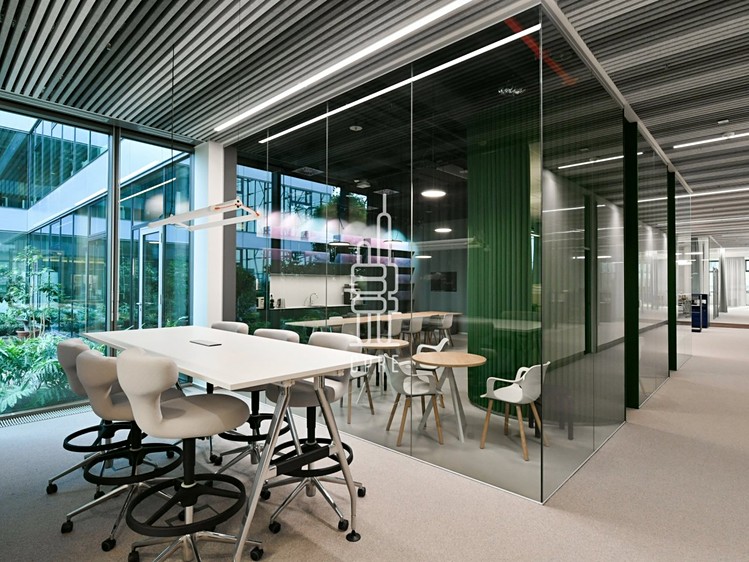 Pronájem kanceláře 610 m² - foto 2