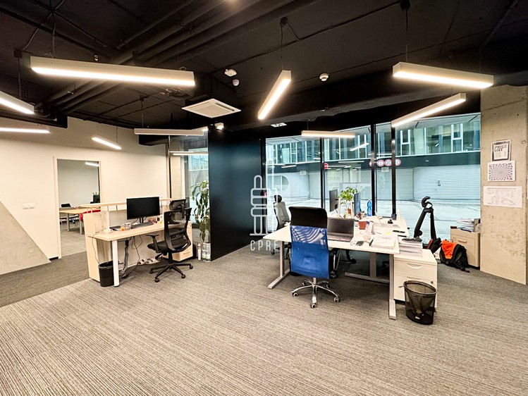 Pronájem kanceláře 195 m² - foto 7