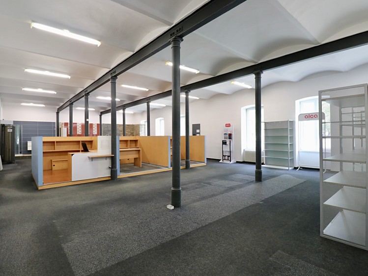 Pronájem obchodního prostoru 178 m² - foto 1