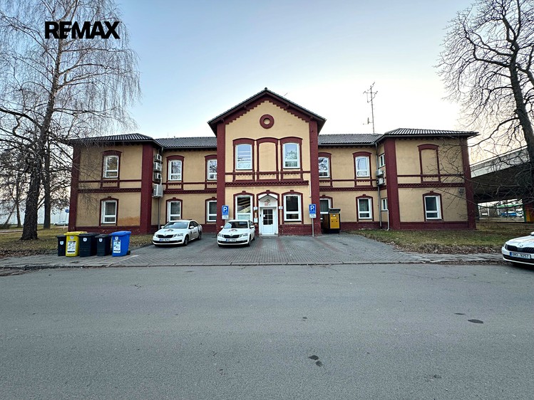 Pronájem kanceláře 57 m² - foto 1