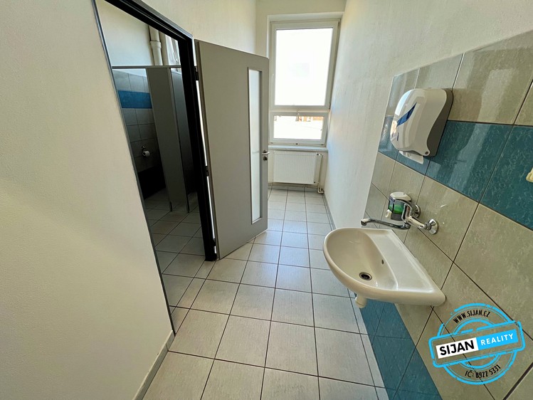 Pronájem kanceláře 59 m² - foto 8