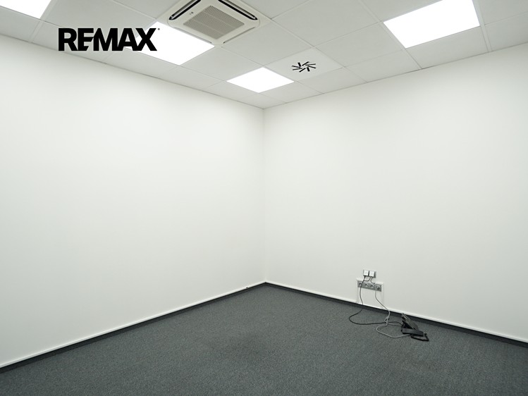 Pronájem kanceláře 416 m² - foto 4