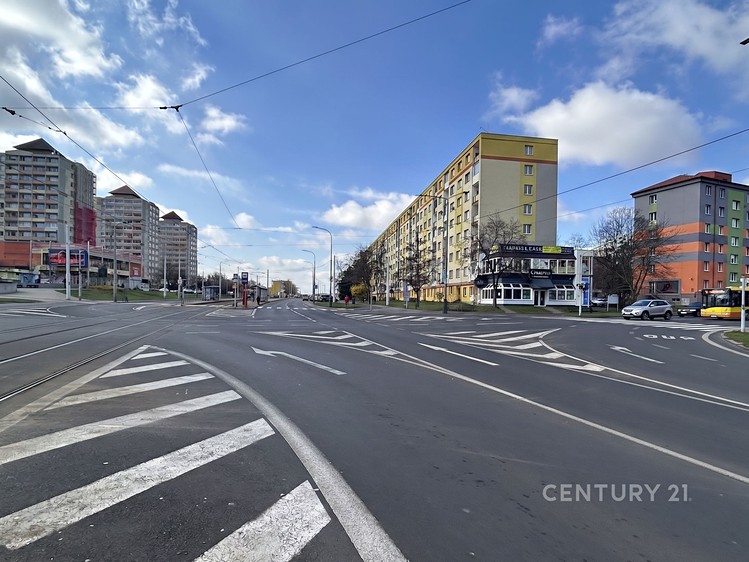 Pronájem kanceláře 90 m² - foto 1