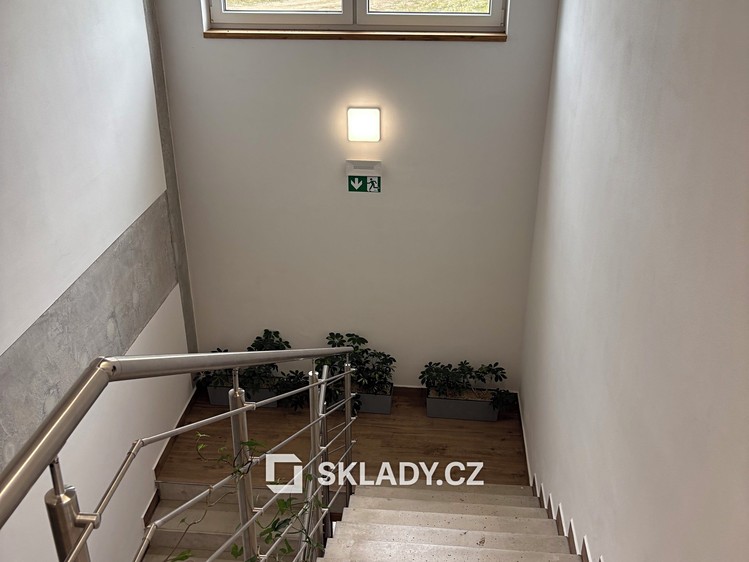 Pronájem skladového prostoru 1 000 m² - foto 3