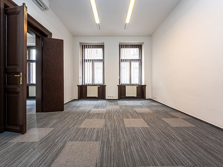 Pronájem kanceláře 212 m² - foto 2